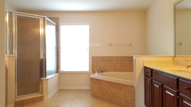 Building Photo - Elegant 4-Bedroom Home in Gated Eagle Creek with Resort-Style Amenities - Pet Policy: No Pets All...