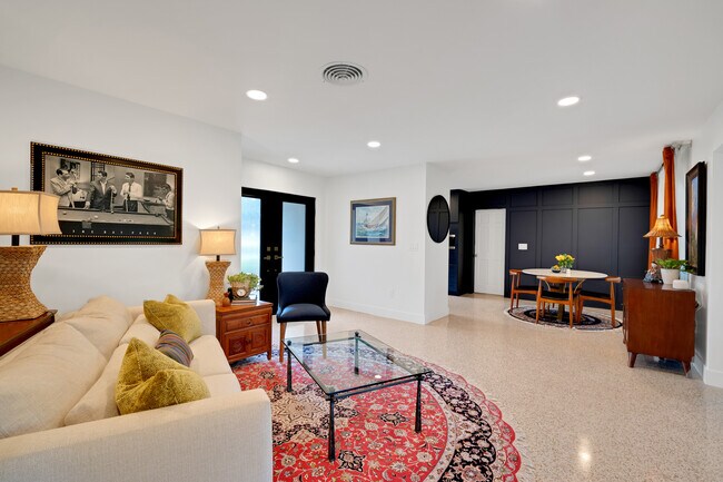 Building Photo - 675 Villa Grande Ave S