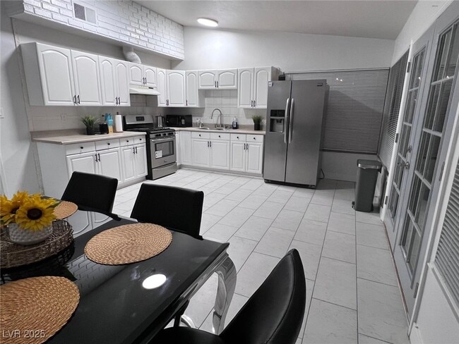 Building Photo - 5415 Oxbow St