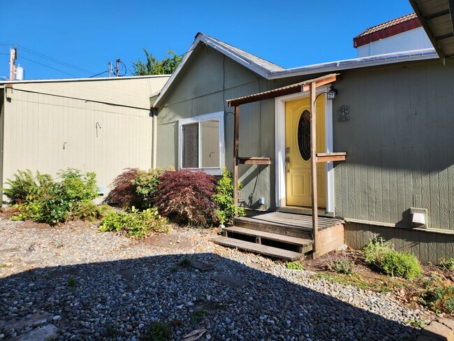 Building Photo - 920 Highland Ave