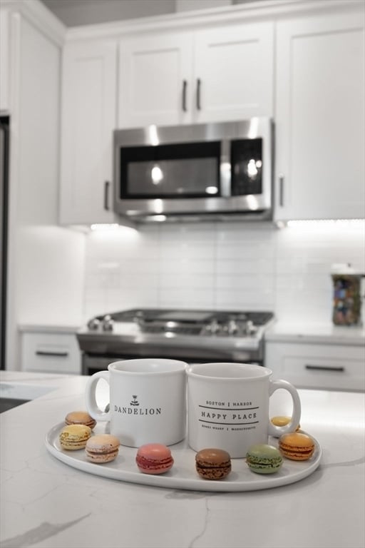 Building Photo - 174 W Seventh St