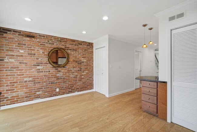 Building Photo - 1155 Dickinson St