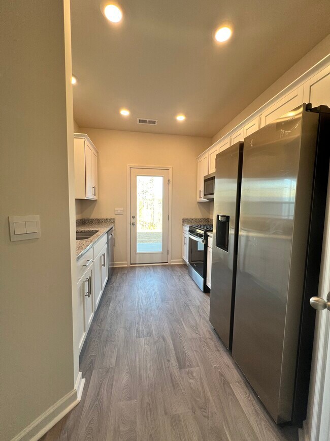 Building Photo - 331 David Hl Dr