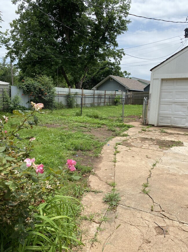 Building Photo - 632 SW 44th St