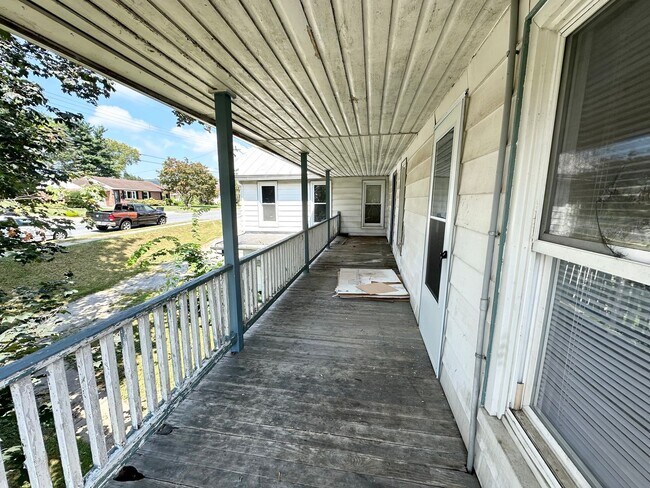 Building Photo - 125 Emig St
