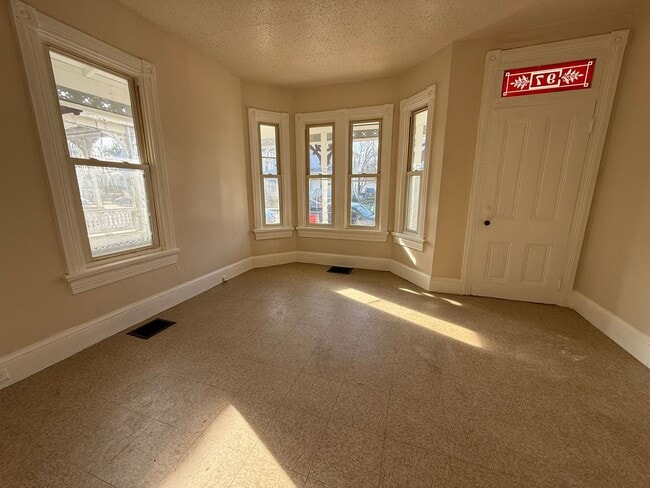 Building Photo - 97 York St