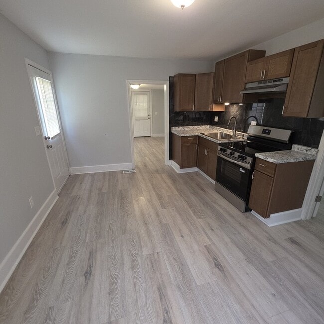 Building Photo - Cozy 3 bedrooms and 1 bath home located on S Pleasant St in Independence, MO