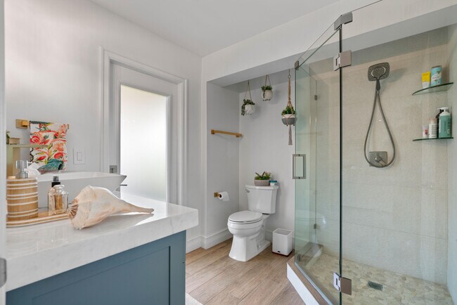 Building Photo - 6204 Celadon Cir