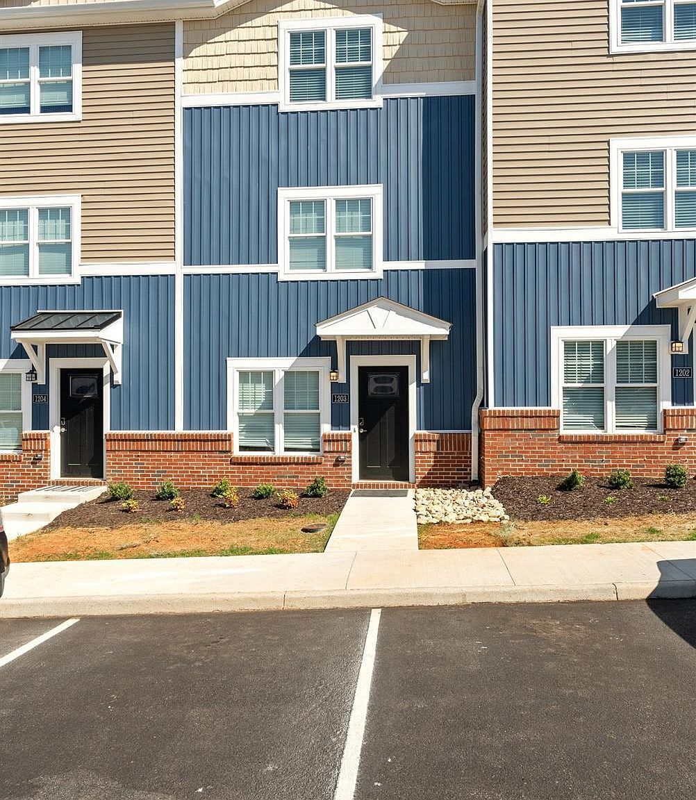 Building Photo - 1600 Wards Ferry Rd