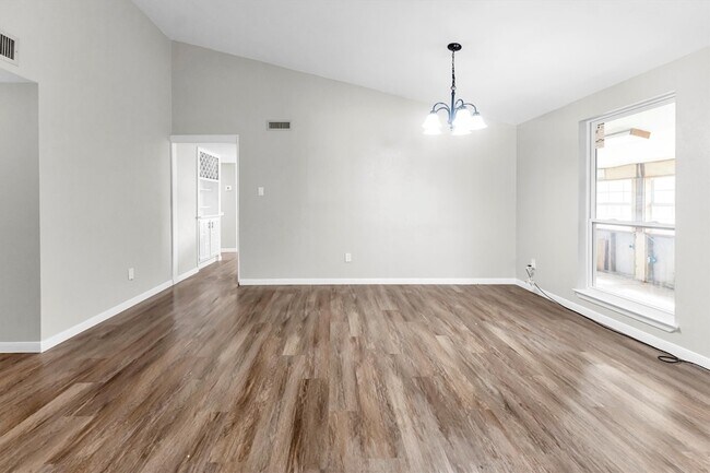 Building Photo - 18330 Navajo Trail Dr