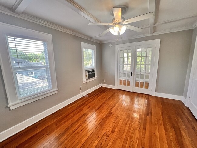 Building Photo - 617 N Hyer Ave