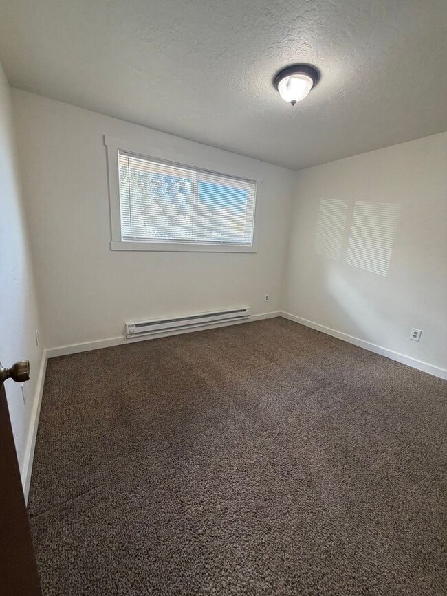 Building Photo - 2-bedroom Apartment