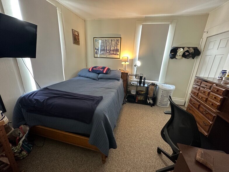 Building Photo - 53 W 7th St