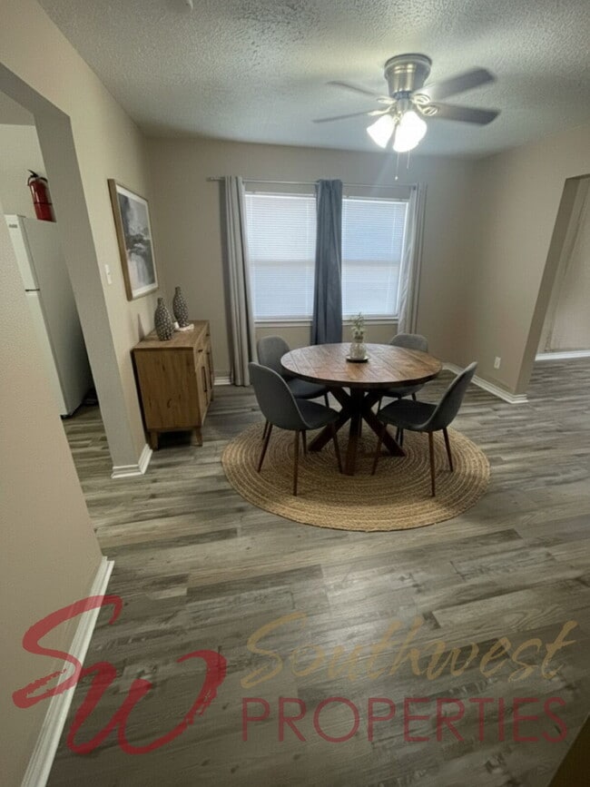 Building Photo - Charming 3 Bed, 1 Bath Home