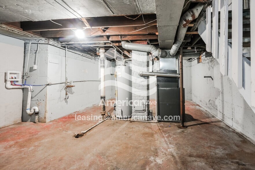 Building Photo - 501 E Irvington Ave