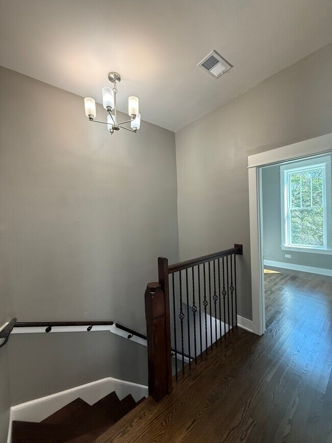 Building Photo - 3312 W Le Moyne St