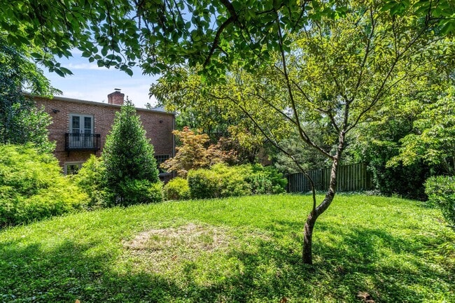 Building Photo - 4925 Weaver Terrace NW