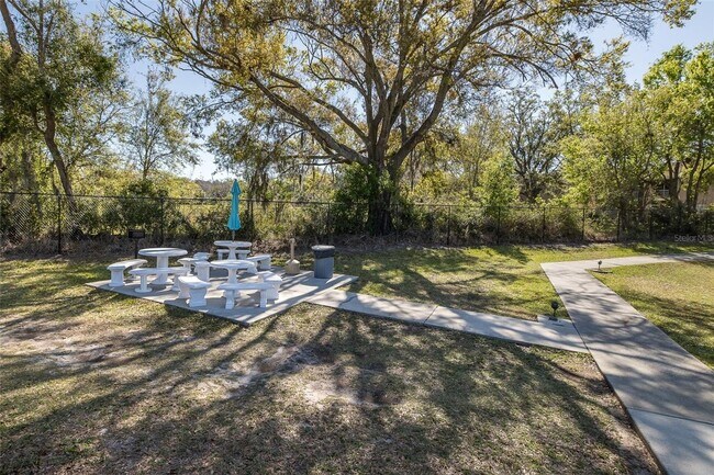 Building Photo - Beautifully Updated Condo