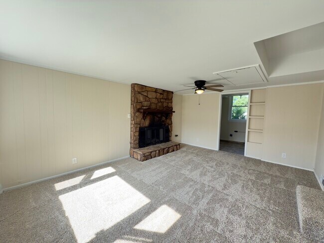 Building Photo - 222 Yorktown Rd