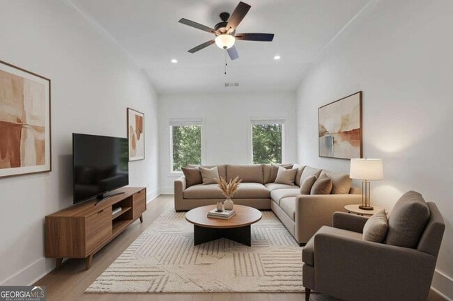 Building Photo - 6181 Shoreland Cir