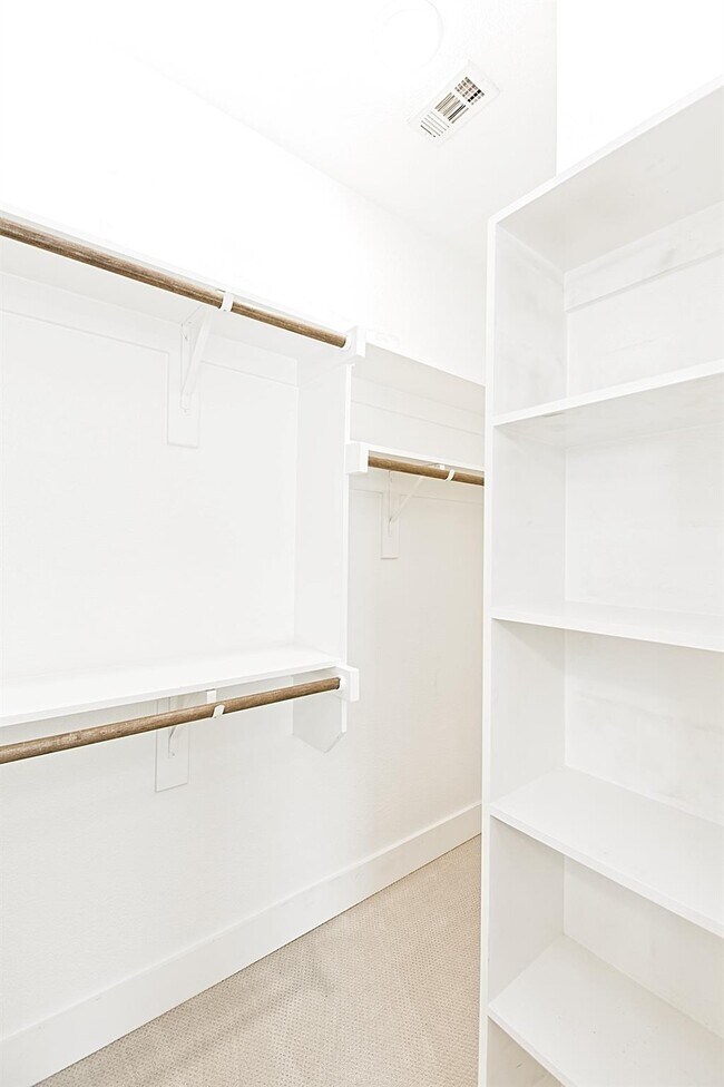 Building Photo - 1405 Bronson Ct