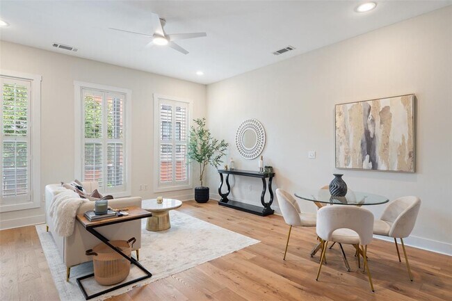 Building Photo - 2520 Bluebonnet Ln