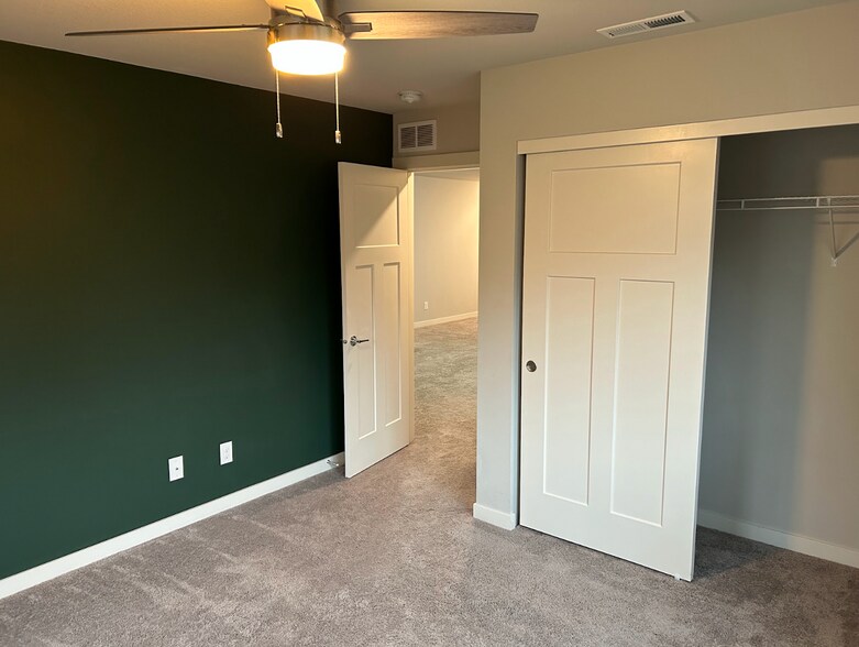 Guest Room 1 - 6507 SE Genrosa St