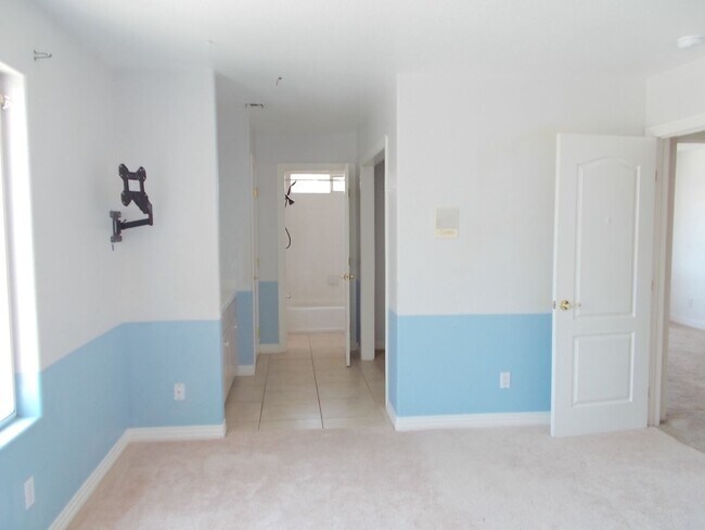 Building Photo - Spacious Estate on Nearly an Acre!
