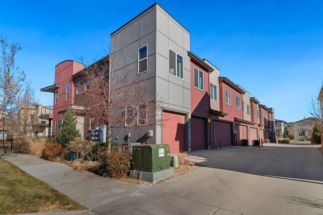 Building Photo - 6801 Warren Dr