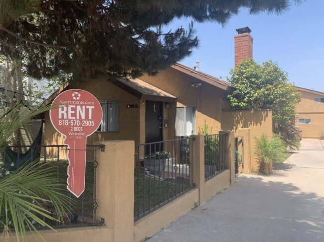 1731 Harriman Lane Unit A has a fenced front yard with a gated side yard - 1731 Harriman Ln