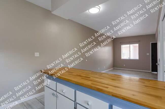 Building Photo - 1226 N Bryant Ave