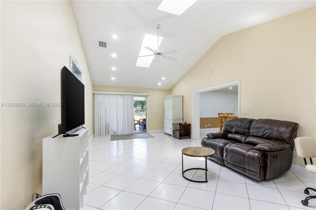 Building Photo - 19323 Carolina Cir