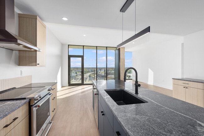 Interior Photo - The Studio Park Tower