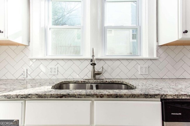 Building Photo - 1665 Beecher St SW