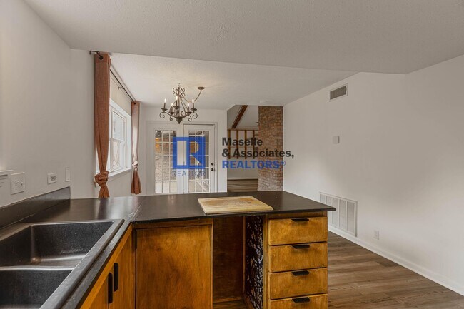 Building Photo - 3 Bed/2.5 Bath Townhouse in Timbers of Crossgates in Brandon