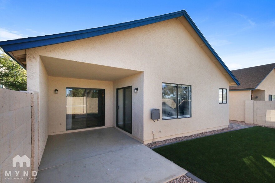 Building Photo - 921 S Val Vista Dr