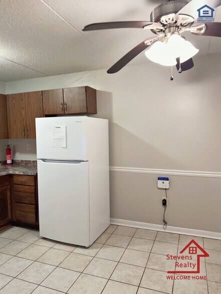 Building Photo - 915 S Seminole Dr