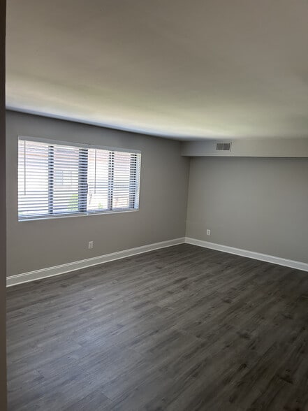 Building Photo - 33 Windemere Apartments