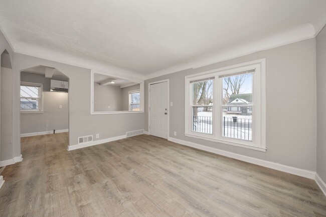 Building Photo - Renovated 3 bedroom bungalow $1250/month