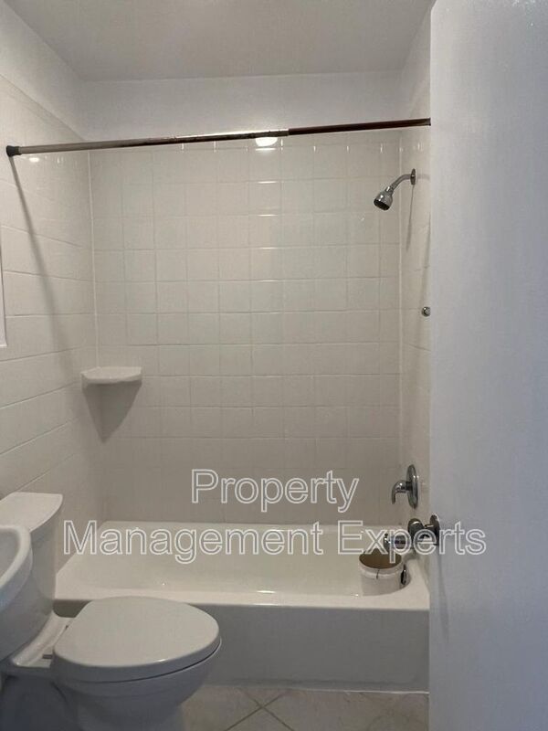 Building Photo - 2330-Glendale Terrace -C2