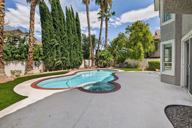Building Photo - 8824 Cortile Dr