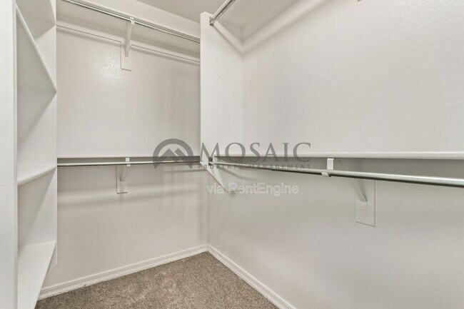 Building Photo - 2242 W Green Tree Dr