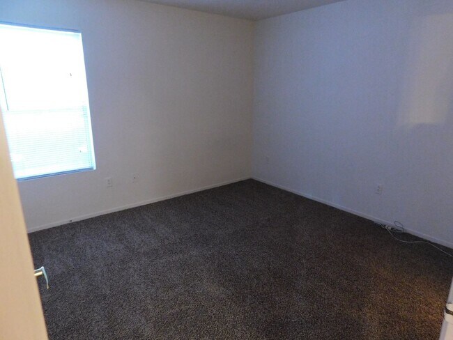 Building Photo - 2300 E Silverado Ranch Blvd