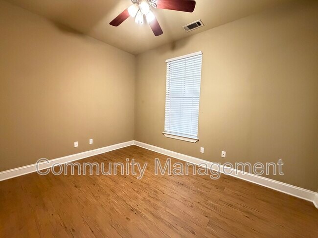 Building Photo - 809 Summer Breeze Dr