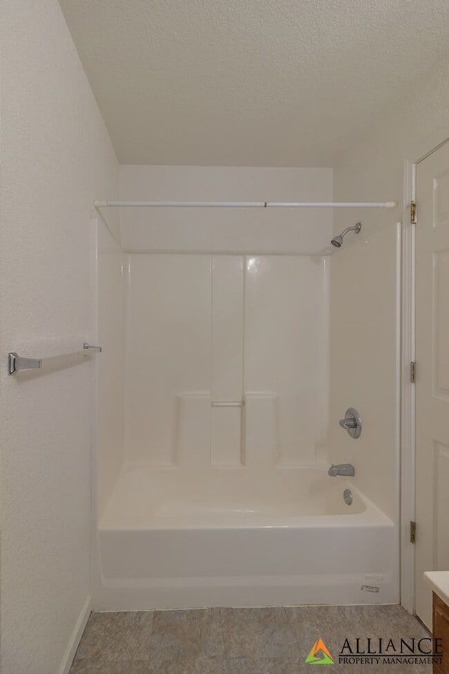 Building Photo - Town Home in West Manhattan!