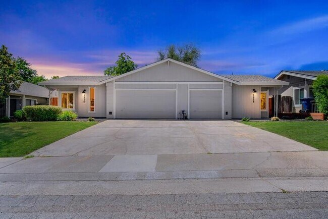 Primary Photo - Beautiful fully remodeled 3-bedroom 2 bath...