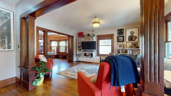 Building Photo - 402 N Titus Ave