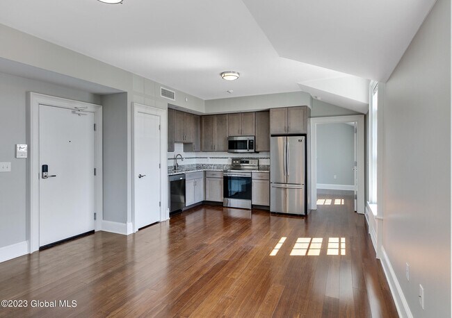 Building Photo - 25 Lawrence St