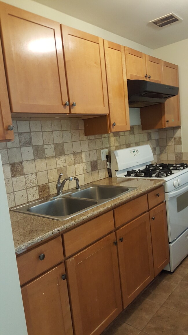 Building Photo - 838 Jonathon Ct