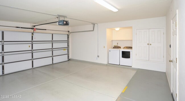 Building Photo - 1600 E Deer Shadow Ln